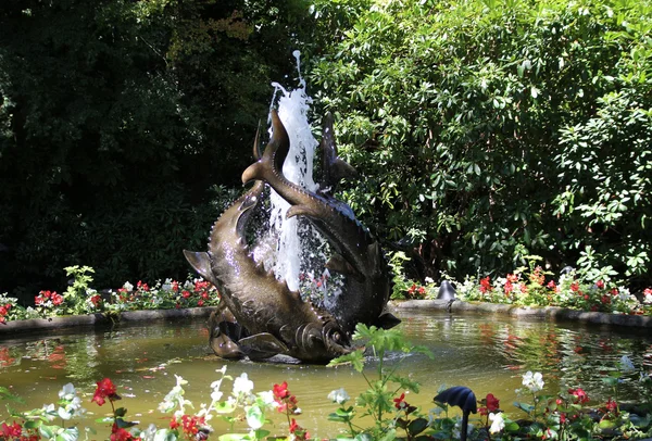 Fountain in the Garden — Stock Photo, Image