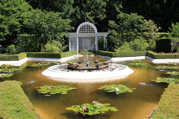 Fountain in the Garden — Stock Photo, Image