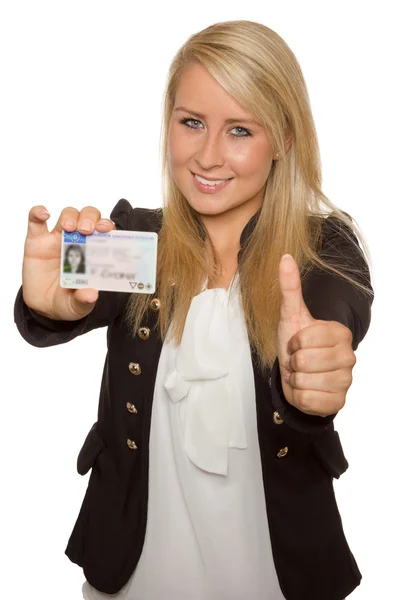 Mujer joven mostrando su licencia de conducir Imagen de archivo