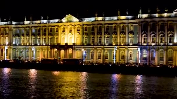 Hermosa Vista Panorámica Nocturna Del Río Neva Iluminado Museo Del — Vídeos de Stock