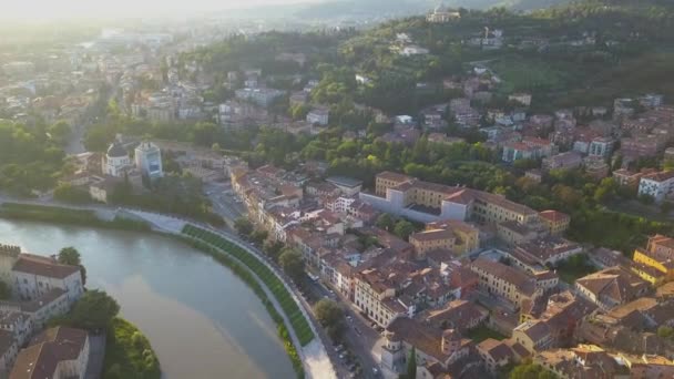Letecký Pohled Verona City Mosty Přes Řeku Adige Středověké Budovy — Stock video