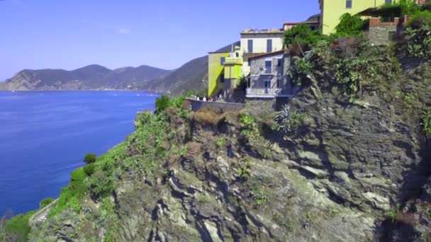 Вид Воздуха Беспилотника Расстояния Corniglia Побережье Италии Регионе Лигурия Италия — стоковое видео