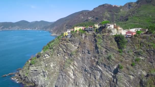 Flyg Panoramautsikt Drönare Från Avståndet Till Corniglia Italiens Kust Regionen — Stockvideo
