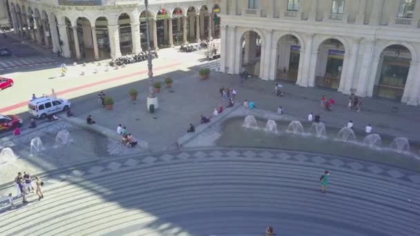 位于意大利热那亚的法拉利广场主广场 空中俯瞰喷泉全景 座落在市中心的历史和现代中心之间 4K视频 — 图库视频影像