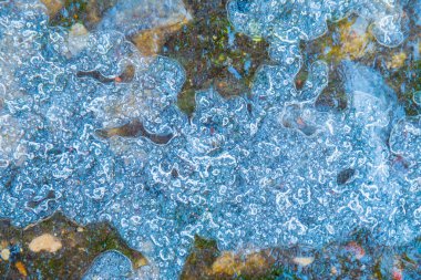 Beyaz hava kabarcıklı taze mavi buz