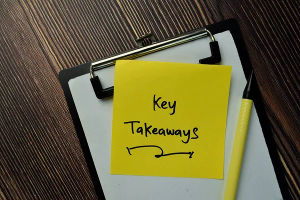 Key Takeaways Notas Pegajosas Isoladas Mesa Escritório — Fotografia de Stock