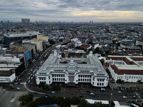ジャカルタの街並みを背景にしたマニディリ美術館の空中写真 ジャカルタ インドネシア 2020年12月30日 — ストック写真