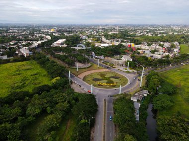 Grandwisata Bekasi 'nin hava manzarası, builidings, park, Bekasi şehir manzaralı döner kavşak. JAKARTA, İNDONEZYA - 30 ARALIK 2020