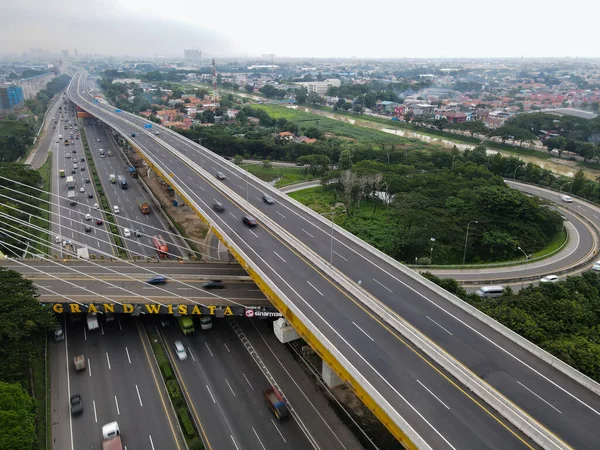 Widok Drona Lotu Ptaka Autostrady Wielopoziomowe Skrzyżowanie Dróg Poruszających Się — Zdjęcie stockowe