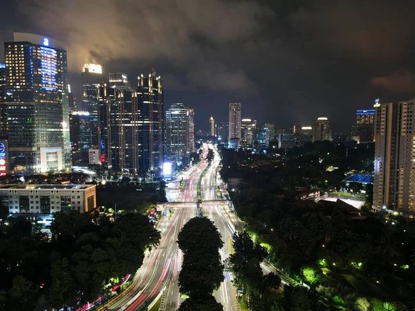 一座现代化的大城市的夜空线壮观极了 Semanggi Jakarta Indonesia 有噪音云的高速公路和摩天大楼的空中景观 Jakarta 印度尼西亚2021年2月4日 — 图库照片