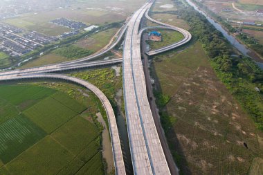 Bekasi 'deki yeni yol şantiyesinin hava görüntüsü. Bekasi, Endonezya, 26 Nisan 221