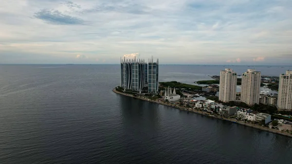 Paisaje Urbano Ciudad Yakarta Indonesia Con Vistas Mar Puerto Palmeras — Foto de Stock
