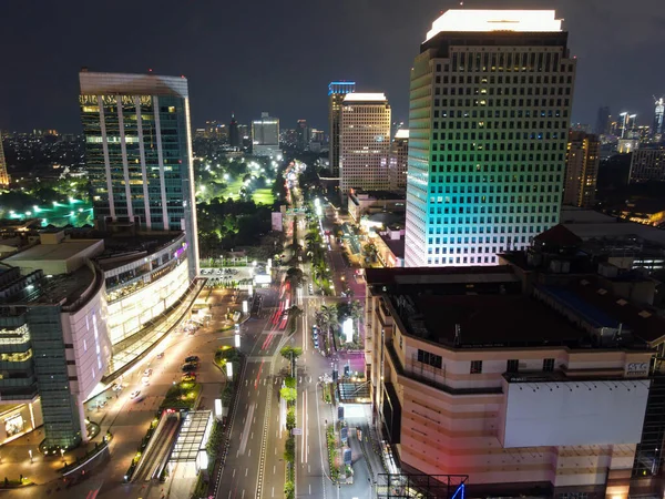 Flygfoto Över Stadstrafiken Jakarta Natten Fordonen Rör Sig Vägen Mellan — Stockfoto