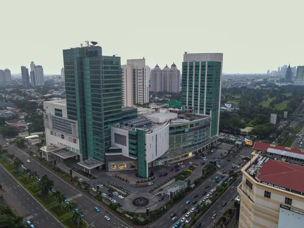 ジャカルタ市内の建物の空中ビューとジャカルタの街並みとノイズの雲 2021年5月6日インドネシアのジャカルタ — ストック写真