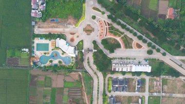 Bekasi Havacılık tepeden tırnağa gururlu Broadway geçidine bakıyor. Bekasi, Endonezya, 8 Mayıs 2021