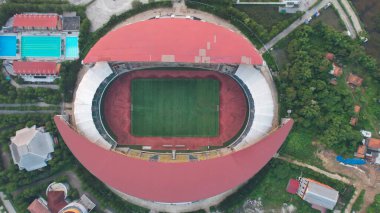 Güneş doğduğunda Wibawa Mukti Stadyumu 'nun güzel manzarasının yukarıdan görünüşü. Bekasi şehir planına sahip. Bekasi, Endonezya, 13 Mayıs 2021