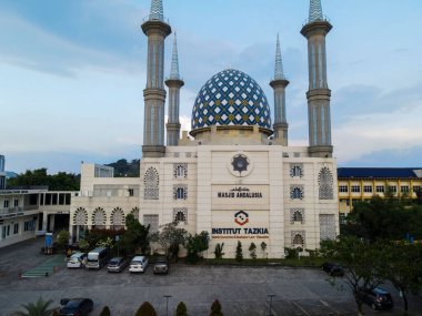 Bogor 'daki modern Endülüs Camii' nin havadan görünüşü. Bogor, 31 Mayıs 2021