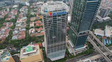 Jakarta şehrindeki Kuningan Merkezi İş Bölgesi 'ndeki XL Axiata kulesinin hava görüntüsü. Jakarta - Endonezya. 9 Haziran 2021