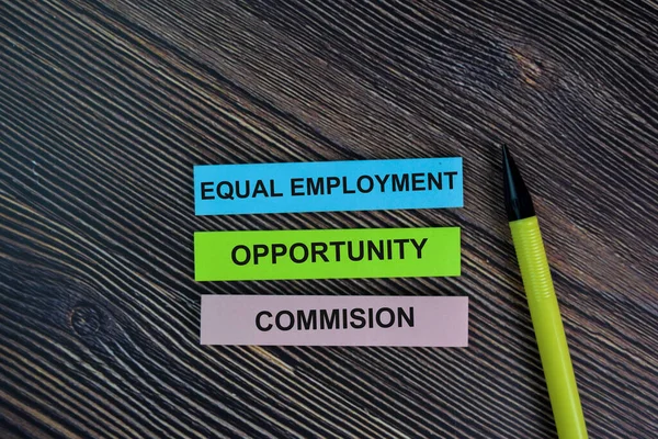 Equal Employment Opportunity Commision Write Sticky Notes Isolated Wooden Table — Fotografia de Stock