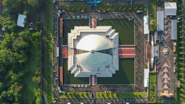 Yogyakarta 'yı yeniden ele geçirme anıtının havadan görünüşü. Koni Şeklinde Tarihi Bina. Monjali veya Monumen Jogja Kembali. Merkez Java, Endonezya, 1 Temmuz 2021