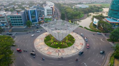 Summarecon 'da bulunan dairesel şekilli Bekasi otoyolunun yukarıdan görünüşü. Bekasi, Batı Java, Endonezya - 17 Temmuz 2021