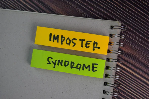 Sindrome Imposter Scrivere Note Appiccicose Isolate Tavolo Legno — Foto Stock