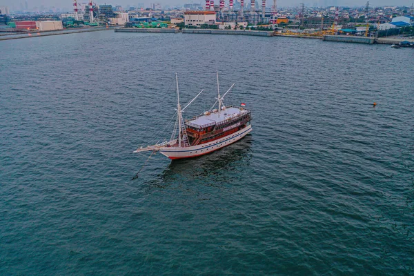 Akşamüstü Denizde Yelkenli Lüks Yaz Macerası Endonezya Aktif Tatil Jakarta — Stok fotoğraf