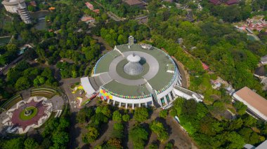 Endonezya 'nın ulusal simgesi olarak Endonezya' nın Taman Mini İndonezya görüntüsü. Jakarta, Endonezya, 9 Ağustos 2021