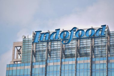 Sudirman Caddesi 'ndeki Indofood Kulesi manzarası. Jakarta, Endonezya, 19 Ağustos 2021