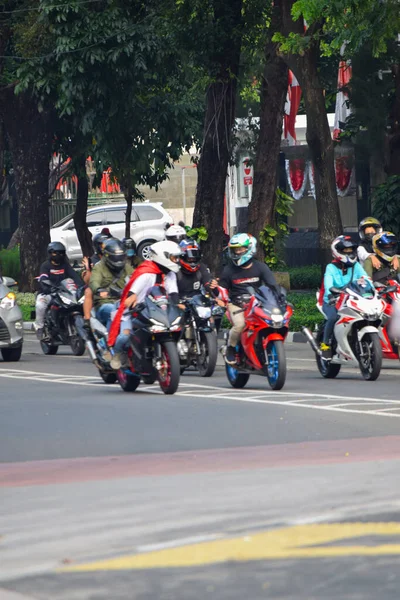 Sportmotorcyklar Det Årliga Rallyt Med Suddigt Föremål Jakarta Indonesien Augusti — Stockfoto