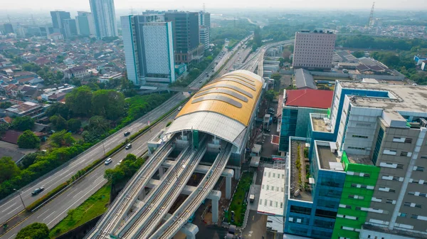 Jakarta Inşa Edilen Yeni Istasyondaki Lrt Tren Istasyonunun Havadan Görüntüsü — Stok fotoğraf