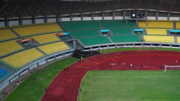 Luftaufnahme Von Menschen Beim Training Stadion Bekasi Indonesien August 2021 — Stockvideo