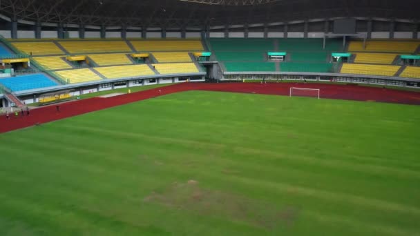 사람들 경기장에서 일하는 모습을 공중에서 것이다 인도네시아의 2021 — 비디오