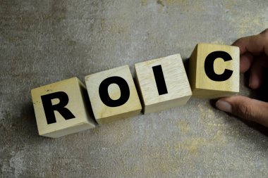 Metin kavramı ROIC - Tahta bloklara Yatırım Sermayesine Dönüş.