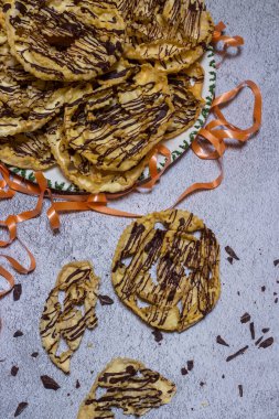 Geveze ya da at arabası, karnaval pastası.