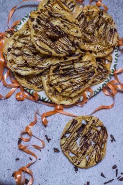 Geveze ya da at arabası, karnaval pastası.