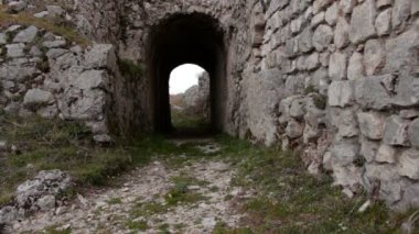 Norman şatosunun kalıntıları Bojano 'nun Civita Superiore köyünde Normanlar tarafından 11. yüzyılda inşa edildi..
