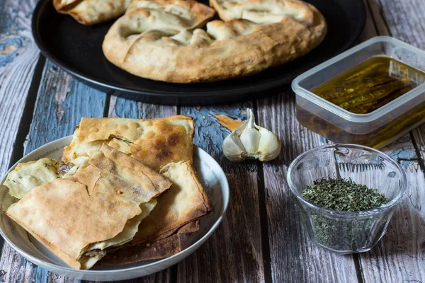 Pizza Puff Com Anchovas Prato Tradicional Camponês — Fotografia de Stock