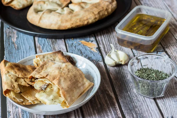 Pizza Puff Com Anchovas Prato Tradicional Camponês — Fotografia de Stock