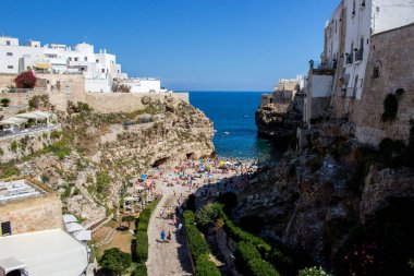 Panoramik manzara Polignano bir kısrak, Apulia.