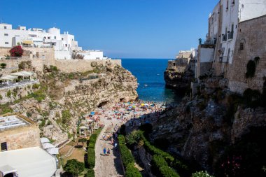 Panoramik manzara Polignano bir kısrak, Apulia.