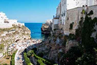 Panoramik manzara Polignano bir kısrak, Apulia.