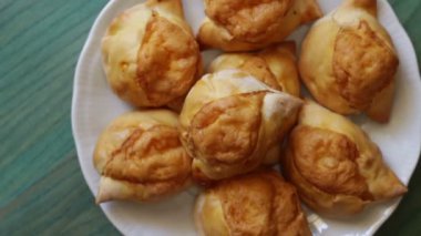 Peynirli köylü. Güney İtalya 'dan tipik panzerotti.