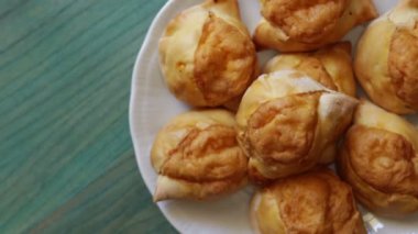 Peynirli köylü. Güney İtalya 'dan tipik panzerotti.