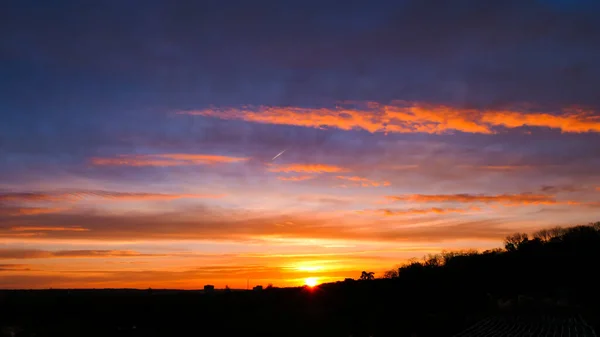 Increíble Amanecer Escena Rural Cielo Dramático Con Nubes Rayos Sol — Foto de Stock