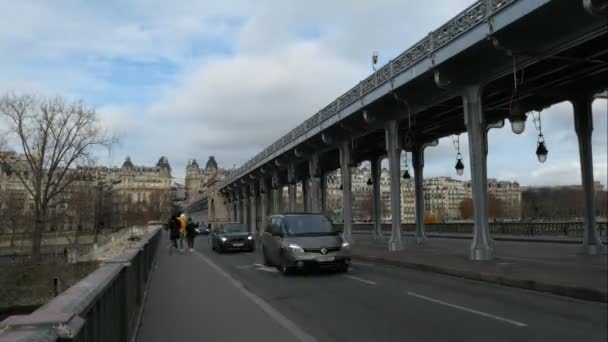 Párizs Franciaország December 2020 Autók Kerékpárok Időeltolódása Híres Bir Hakeim — Stock videók