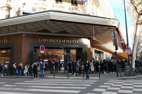 Paris Fransa Aralık 2020 Yılı Ünlü Moda Lüks Mağazasının Dış — Stok fotoğraf