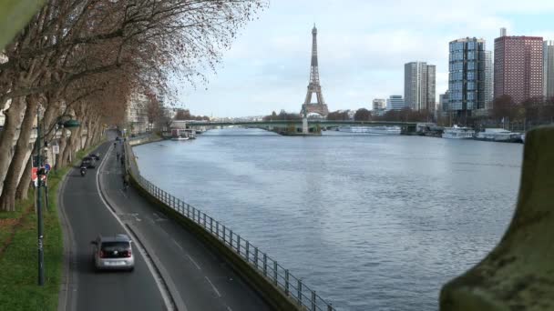 Paris Frankrike December 2020 Passage Bilar Och Cyklar Väg Stranden — Stockvideo