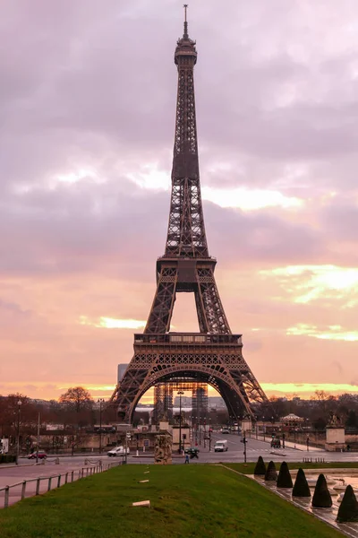 Paris Frankreich Dezember 2020 Blick Auf Den Eiffelturm Bei Sonnenaufgang — Stockfoto