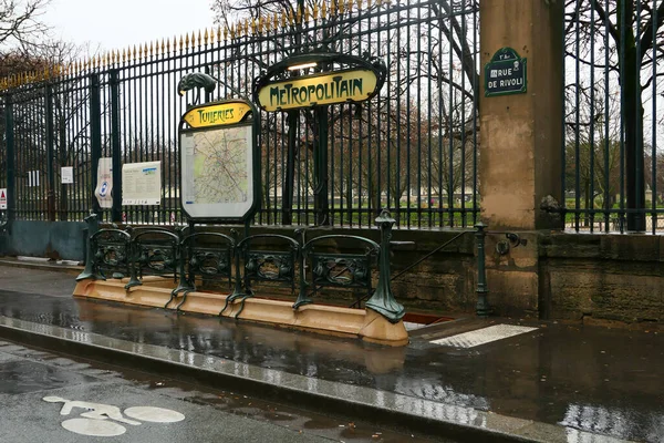 Párizs Franciaország Január 2021 Ben Kilátás Bejárat Egy Párizsi Metróállomásra — Stock Fotó